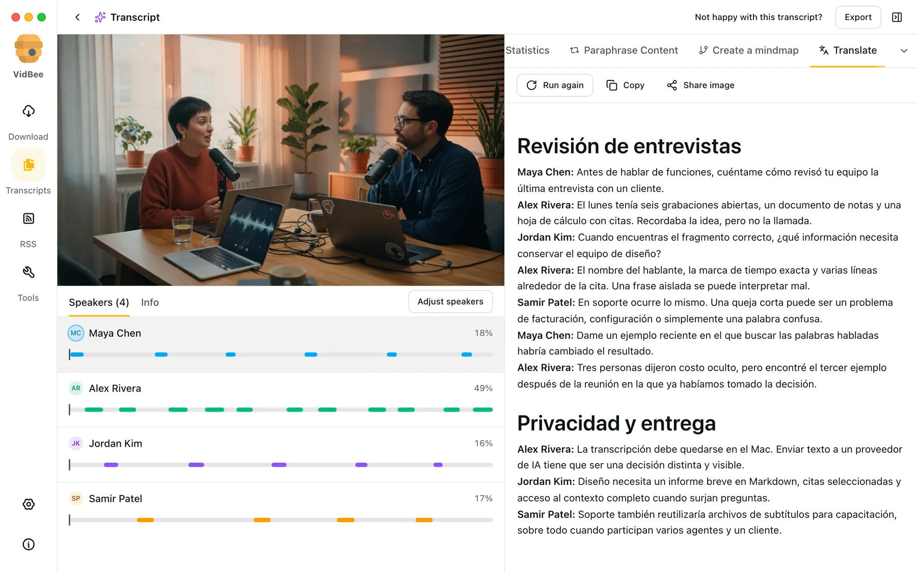 VidBee Desktop showing a Spanish AI translation of an interview transcript